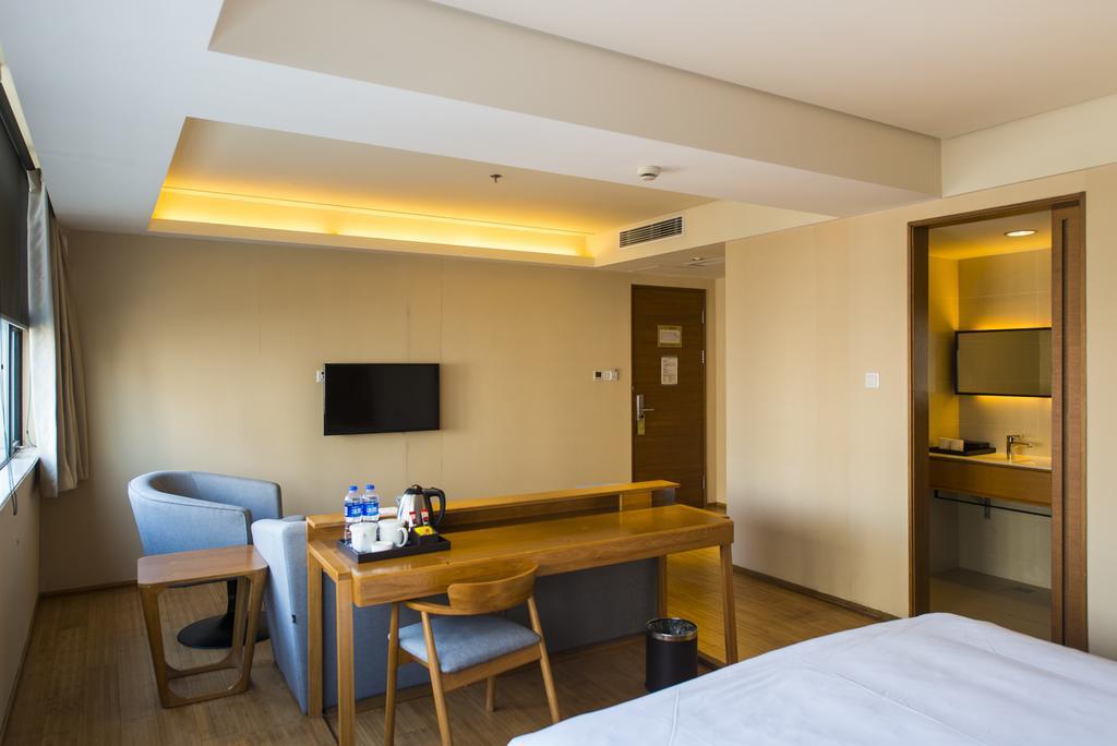 Ji Hotel Wuhan Guanggu Plaza Exteriör bild