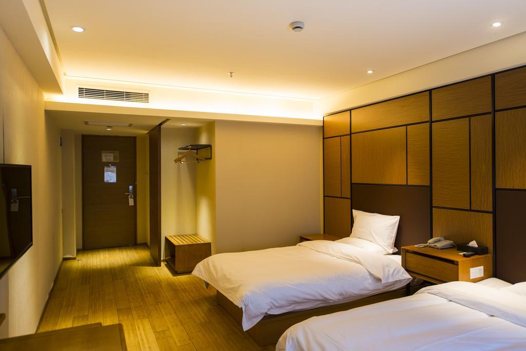 Ji Hotel Wuhan Guanggu Plaza Exteriör bild