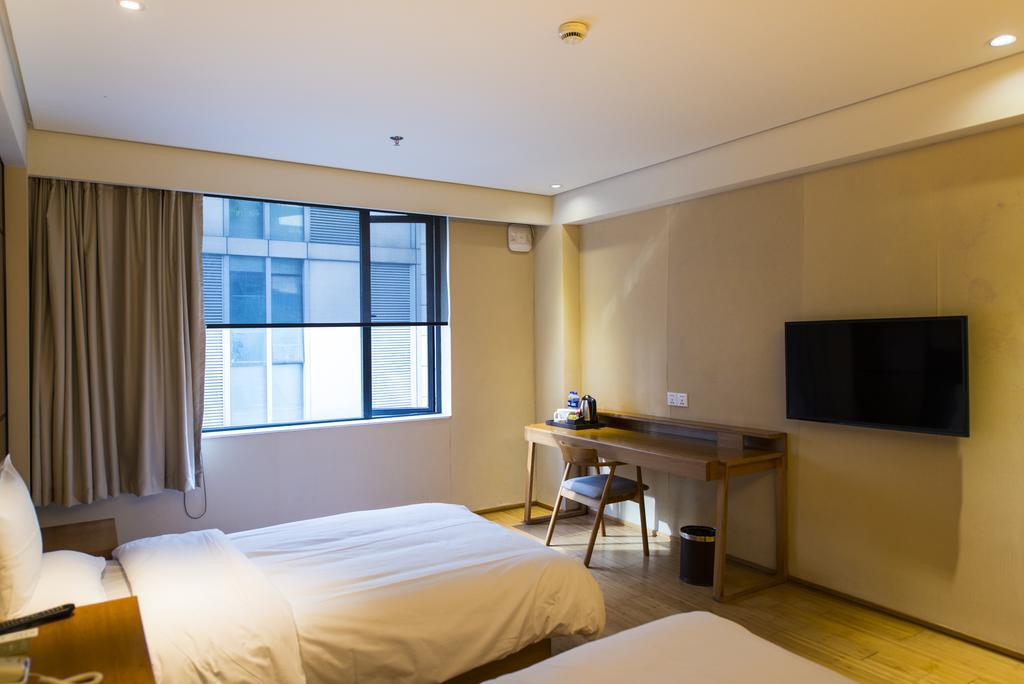 Ji Hotel Wuhan Guanggu Plaza Exteriör bild