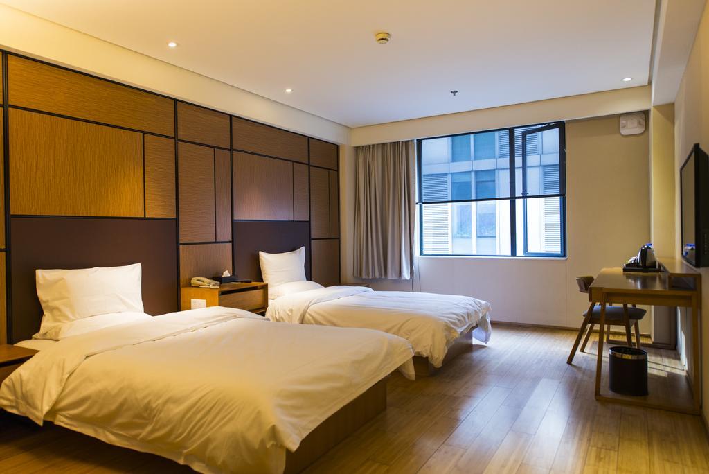 Ji Hotel Wuhan Guanggu Plaza Exteriör bild