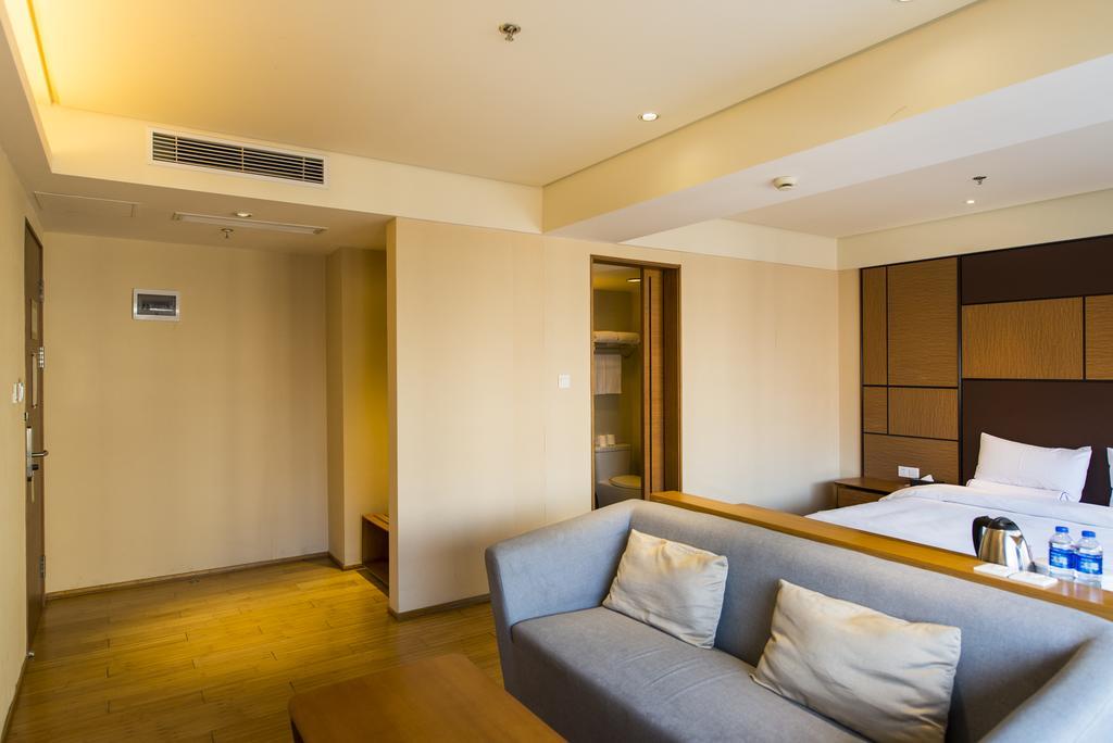 Ji Hotel Wuhan Guanggu Plaza Exteriör bild
