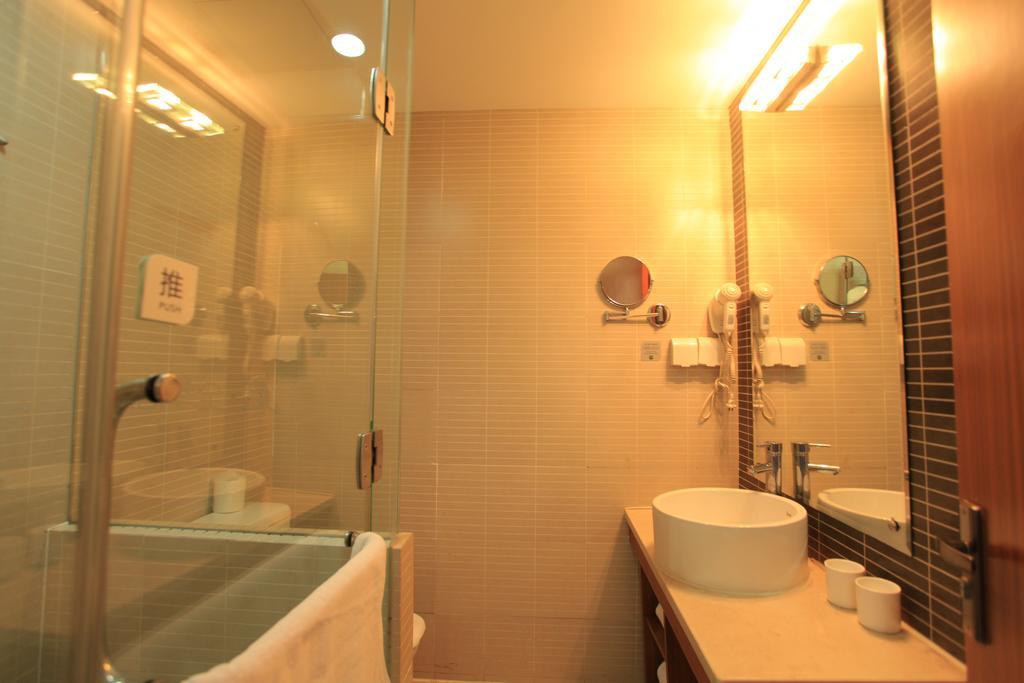 Ji Hotel Wuhan Guanggu Plaza Rum bild