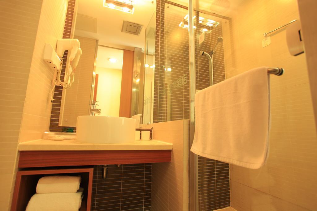 Ji Hotel Wuhan Guanggu Plaza Rum bild