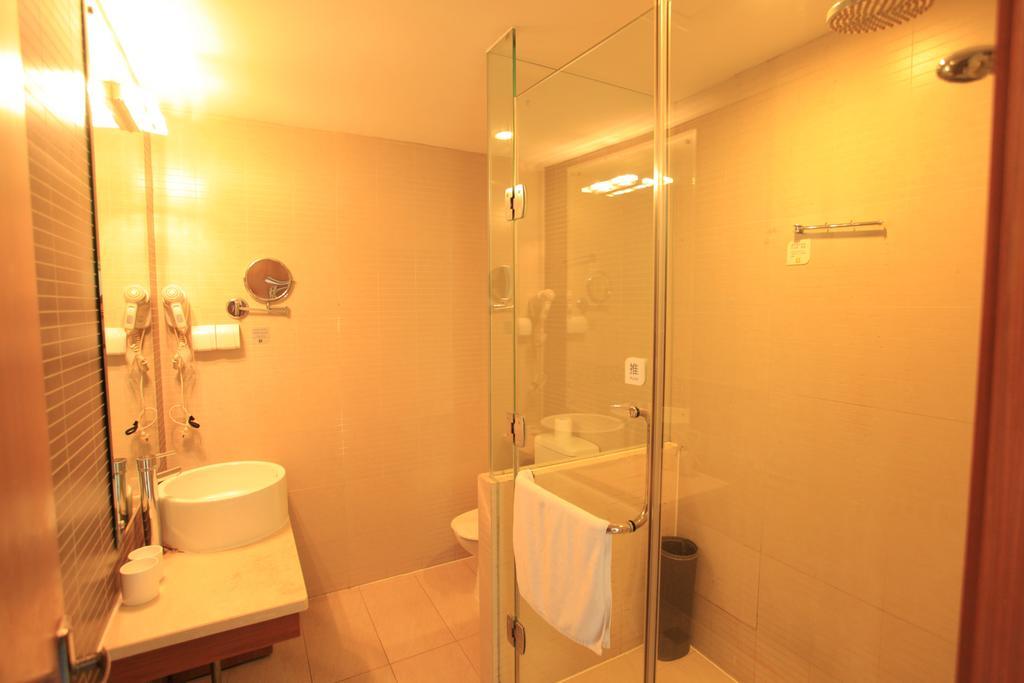 Ji Hotel Wuhan Guanggu Plaza Rum bild